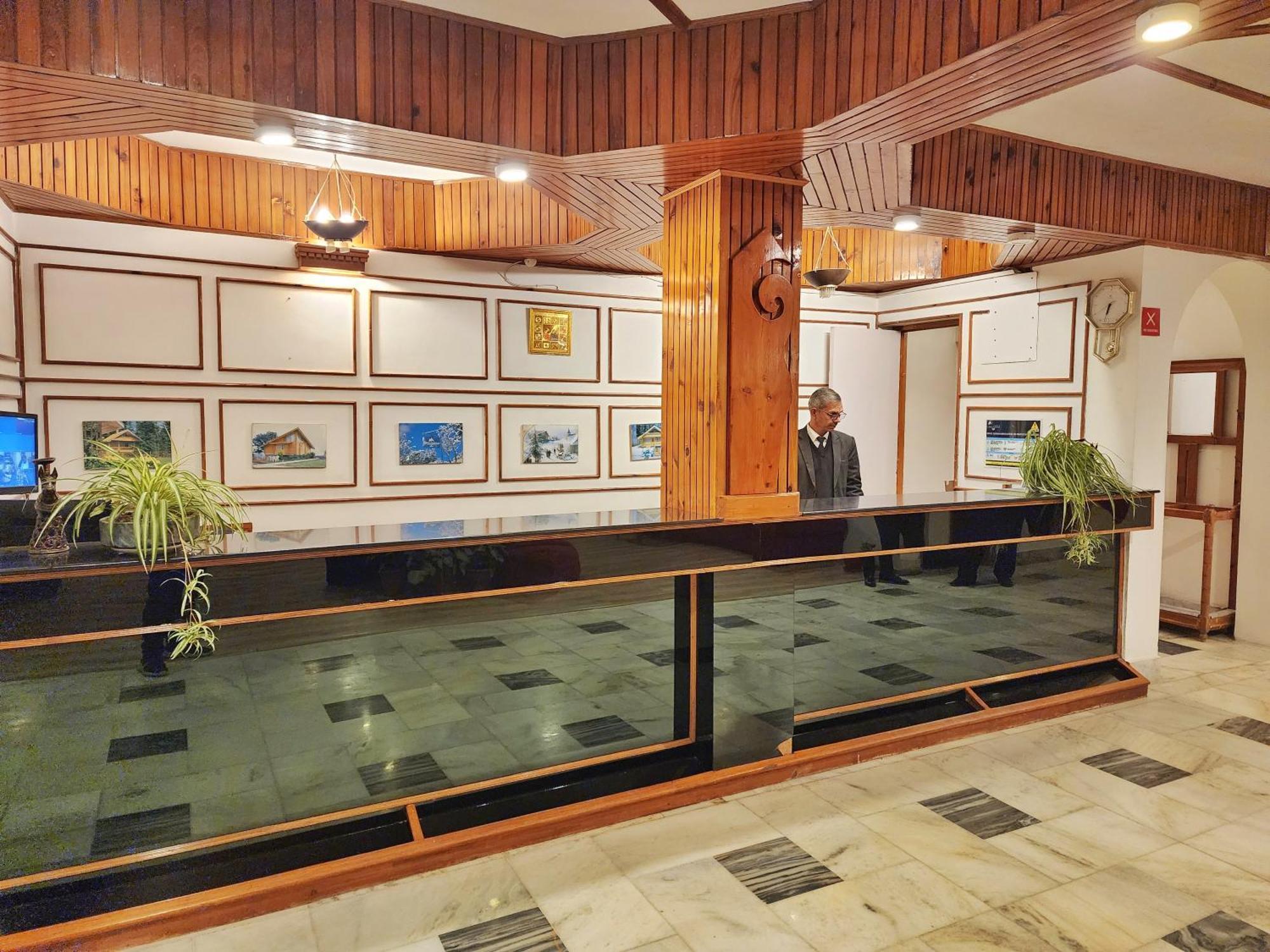 Hotel Pineview 西姆拉 外观 照片